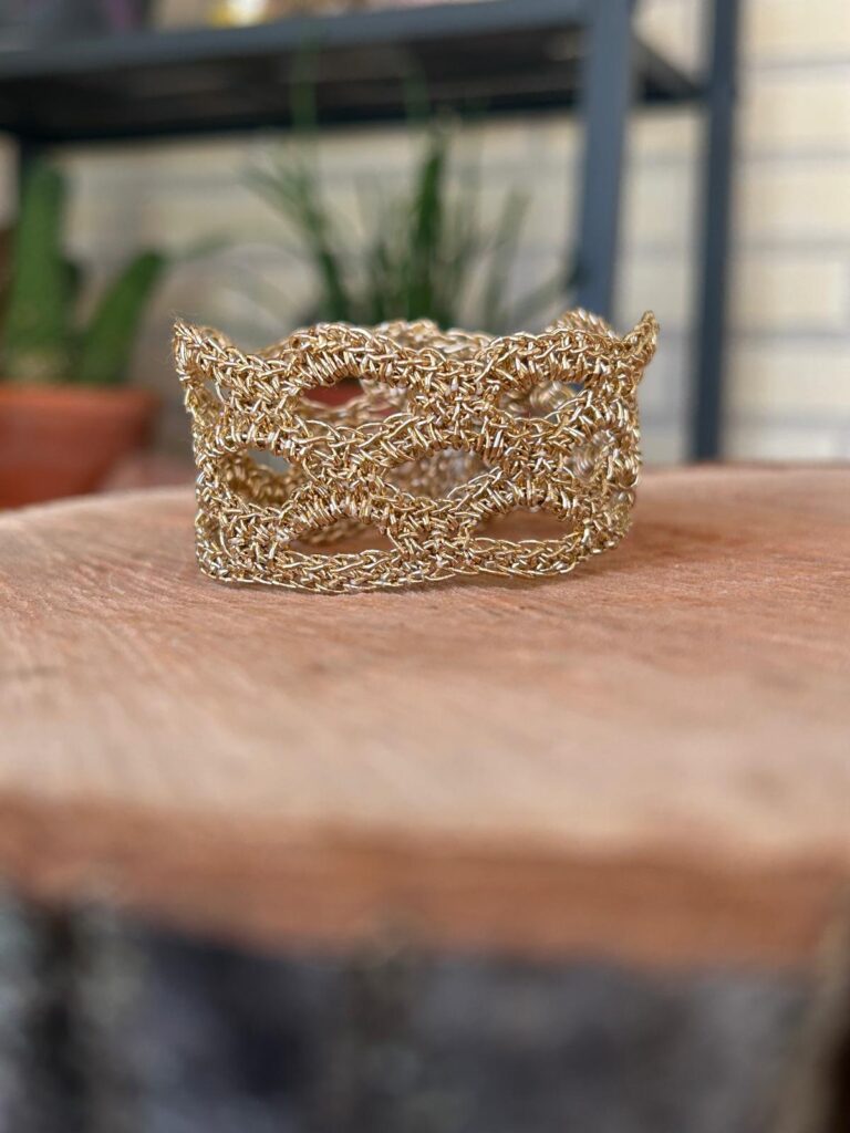 Brazalete Calado Dorado